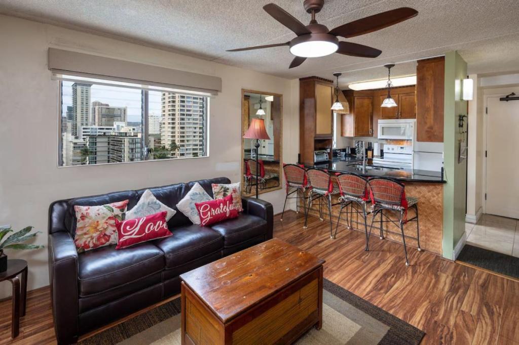 Heart Of Waikiki,1Bdrm,Free Parking, Wifi,No Resort Fees,Youtube,Netflix ! Honolulu Eksteriør billede