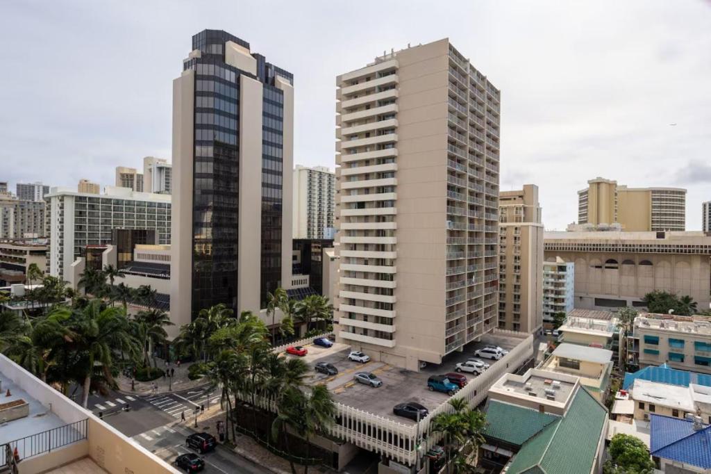 Heart Of Waikiki,1Bdrm,Free Parking, Wifi,No Resort Fees,Youtube,Netflix ! Honolulu Eksteriør billede